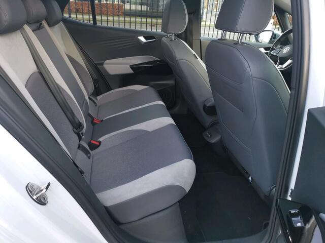 Volkswagen ID.3 First Max 58 kWh 204PK | Panorama dak | Sportstoelen | 20" LM velgen |