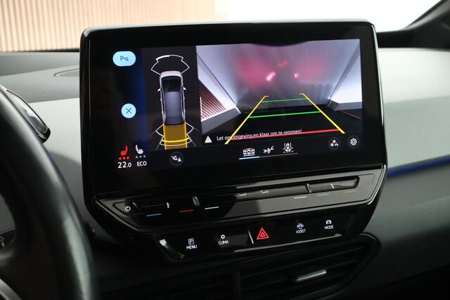 Volkswagen ID.3 First Max 204pk 58 kWh Trekhaak Panoramadak Matrix LED Camera Stoelverwarming Navigatie