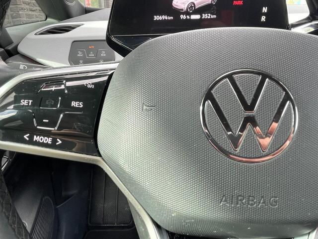 Volkswagen ID.3 First Plus 58 kWh | Carplay | Adpt. cruise | 19" velgen |