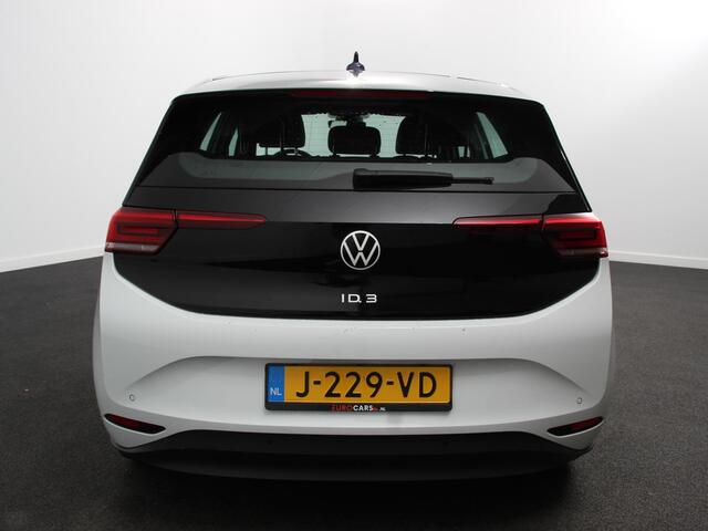Volkswagen ID.3 First 58 kWh Navigatie Apple Carplay/Android Auto Adaptive Cruise Control Parkeersensoren Stoel- en stuurverwarming Lichtmetalen velgen Climate Control