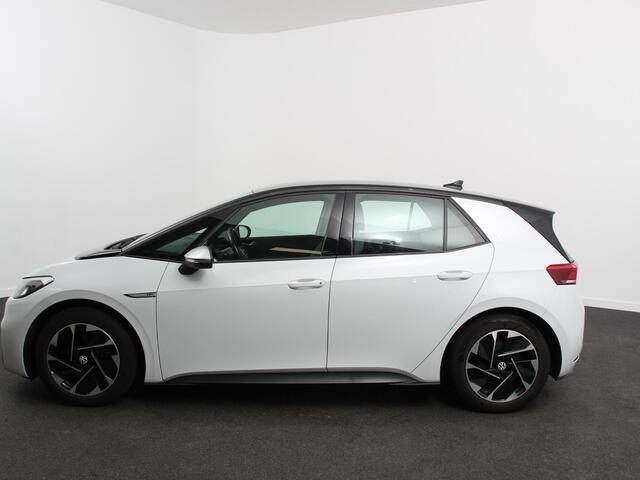 Volkswagen ID.3 First 58 kWh Navigatie Apple Carplay/Android Auto Adaptive Cruise Control Parkeersensoren Stoel- en stuurverwarming Lichtmetalen velgen Climate Control