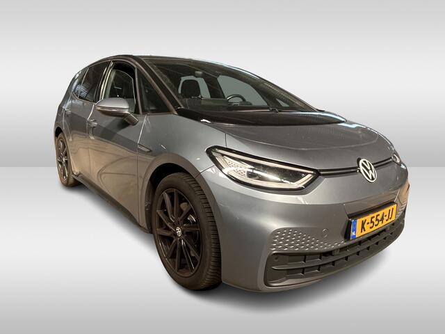 Volkswagen ID.3 Business 58 kWh Navigatie / 19"LM velgen / App-connect / Clima / Stoelverwarming / Zwart dak HAL