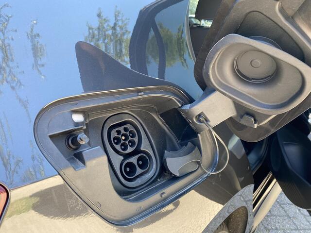 Volkswagen ID.3 First Plus 58 kWh Stoel + Stuur verwarming / ACC / Keyless start + entry