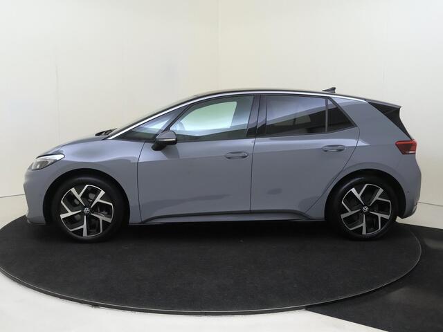 Volkswagen ID.3 Pro Edition 58 kWh | SoH 89% | Achteruitrijcamera | ErgoActive stoelen met memory | Adaptieve cruise control | Stoel- en stuurwielverwarming | Keyless | Lane assist | Navigatie |