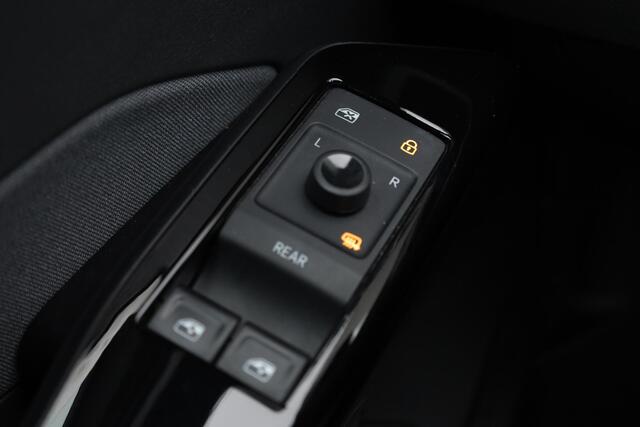 Volkswagen ID.3 Pro 58 kWh 204PK / 150kW, NL auto, 1e eigenaar nieuw door ons geleverd en onderhouden, achteruitrijcamera (Rear View), keyless entry, 19" 'Andoya' LMV, privacy glas, LED verlichting, elektrisch verstel- en verwarmbare buitenspiegels, multifunctioneel lederen stuurwiel etc.