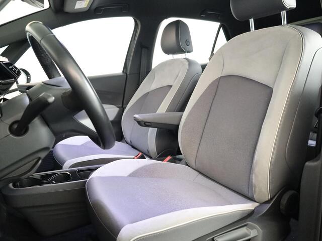 Volkswagen ID.3 First Plus 58 kWh 204 pk | Navigatie | Parkeersensoren | Achteruitrijcamera | Autom. airco | Apple Carplay/Android Auto | Stoel/stuur verwarming |