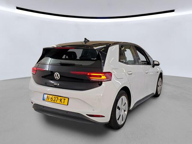 Volkswagen ID.3 Pro 58 kWh Comfort Multimedia Automaat / App-connect / Navigatiesysteem / Parkeersensoren / Zwart dak / LED / Stoelverwarming trans