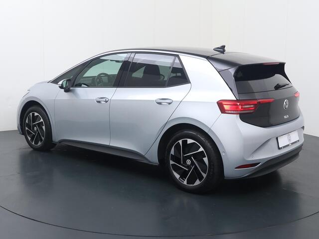Volkswagen ID.3 Pro Business 59 kWh | 231 PK | SoH 99% | Warmtepomp | Adaptive Cruise Control | Achteruitrijcamera | Climate control | Matrix LED | Keyless Entry | Draadloze telefoonlader | Navigatiesysteem | Parkeersensoren | Sfeerverlichting | Stuur- & Stoelverwarming | Apple Carplay / Android Auto |