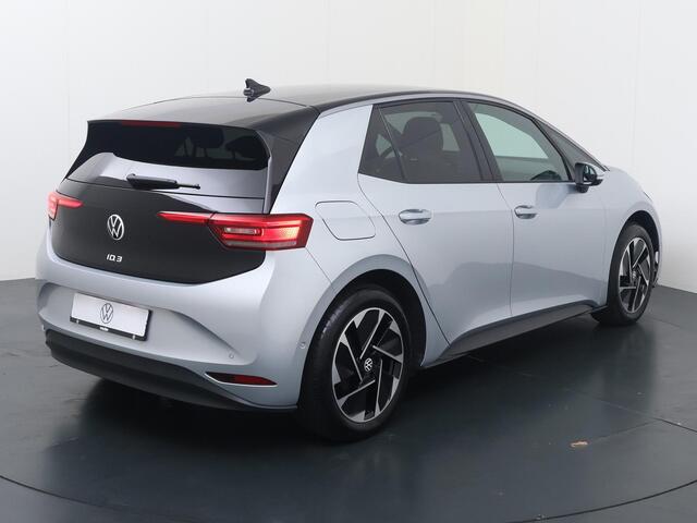 Volkswagen ID.3 Pro Business 59 kWh | 231 PK | SoH 99% | Warmtepomp | Adaptive Cruise Control | Achteruitrijcamera | Climate control | Matrix LED | Keyless Entry | Draadloze telefoonlader | Navigatiesysteem | Parkeersensoren | Sfeerverlichting | Stuur- & Stoelverwarming | Apple Carplay / Android Auto |