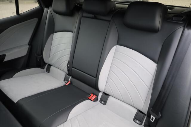 Volkswagen ID.3 Pro 59 kWh elektrisch verstelbare ErgoActive bestuurdersstoel met geheugen- en massagefunctie, achteruitrijcamera (Rear View), navigatie 19" 'Wellington' LMV, keyless entry, adaptieve cruise control (ACC) met Travel Assist, privacy glas, parkeerassistent (Park Assist), verwarmbare voorstoelen, verwarmbaar multifunctioneel lederen stuurwiel, draadloze telefoonlader, Android Auto & Apple Carplay etc.