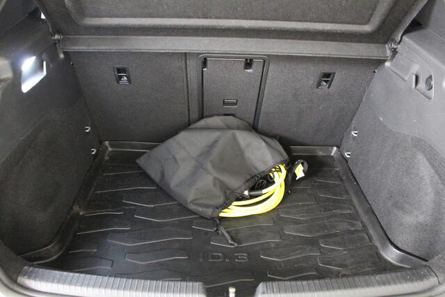 Volkswagen ID.3 Pro Edition 58 kWh Navigatie | Warmtepomp | 18" 'East Derry' | Keyless |