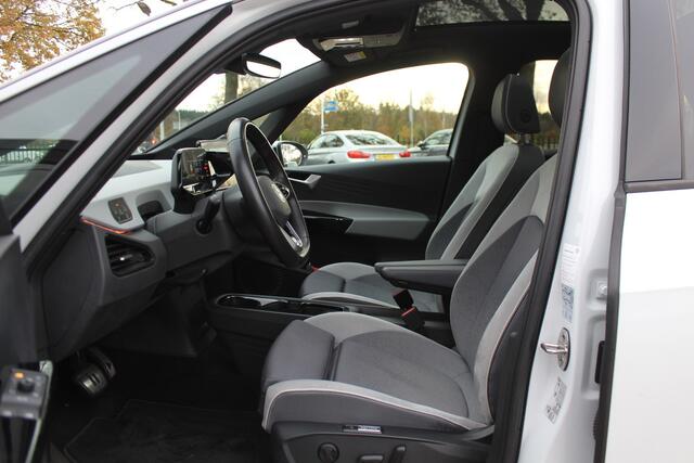 Volkswagen ID.3 First Max 58 kWh / SOH 92,3% / Full option! / Panoramadak / Camera / Head-up / Keyless / 20'' / ACC / Dodehoek / Elektr. stoelen / Massage / Navigatie / Stuurverwarming