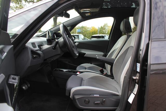 Volkswagen ID.3 First Max 58 kWh / Full option! / Panoramadak / Camera / Head-up / Keyless / 20'' / ACC / Dodehoek / Elektr. stoelen / Massage / Navigatie / Stuurverwarming