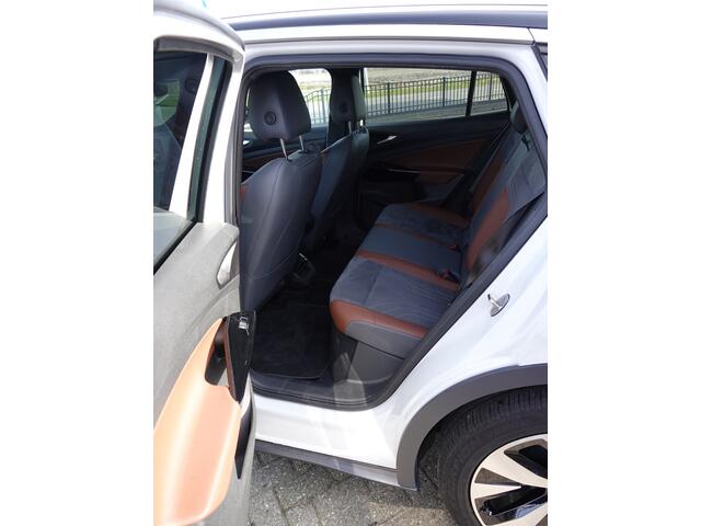 Volkswagen ID.4 First 77 kWh TWO-TONE | H-LEER | ADAPT. CRUISE | NAVI | CAM