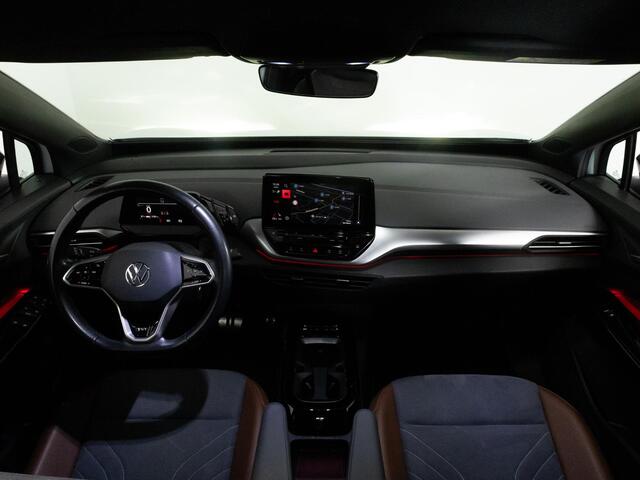 Volkswagen ID.4 First 77 kWh 204pk | Trekhaak | Warmtepomp | Adaptieve Cruise | Achteruitrijcamera | Navigatie |