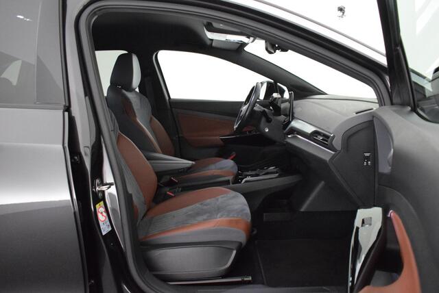 Volkswagen ID.4 First 204pk 77 kWh Trekhaak Warmtepomp Stoelverwarming Navigatie
