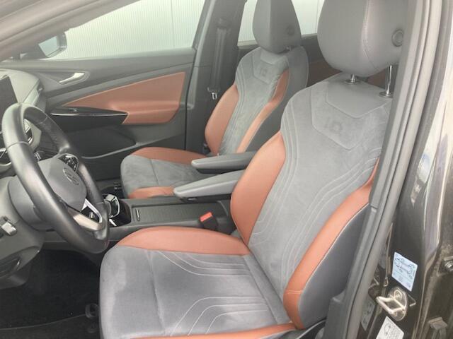 Volkswagen ID.4 First 204pk 77 kWh accu | Navi | PDC | Camera | Donker glas | Alcantara/leer | Verwarmde stoelen | Apple carplay