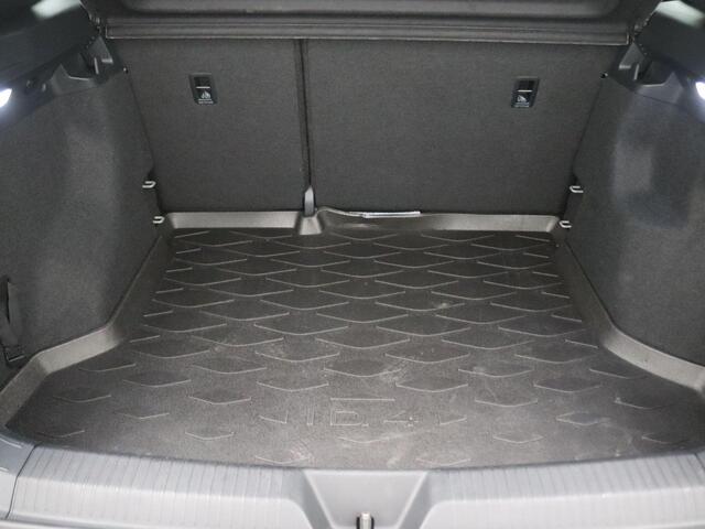 Volkswagen ID.4 Pro 77 kWh 204PK Adaptieve Cruise Controle, Warmtepomp, PDC voor en achter, Keyless, Stuur-Stoelverwarming, Voorruitverwarming, Trekhaak, 19" LM Velgen