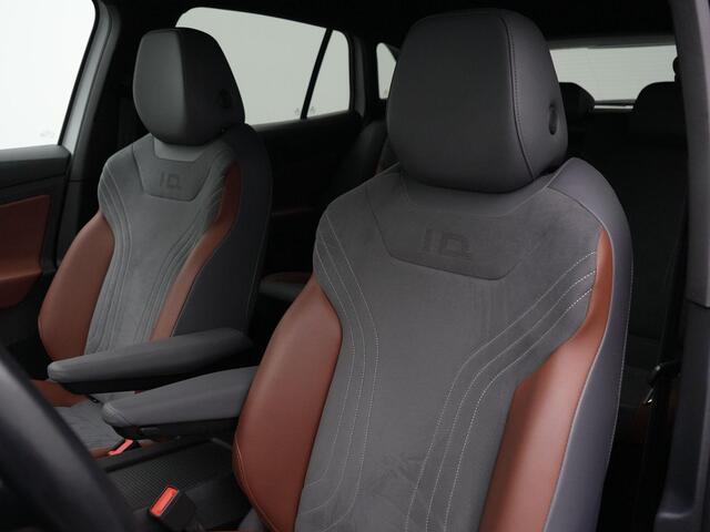 Volkswagen ID.4 First 77 kWh 204 pk | Leder/alcantara | Achteruitrijcamera | Navigatie | Stoelverwarming | Adaptive Cruise