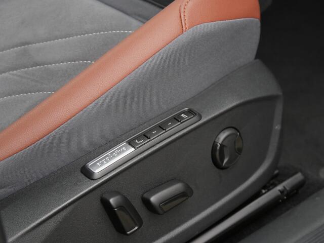 Volkswagen ID.4 1ST MAX77kWh/ PANORAMADAK/ 360°CAMERA/ ELEKT. KLEP/ HEAD-UP/ ERGO STOELEN