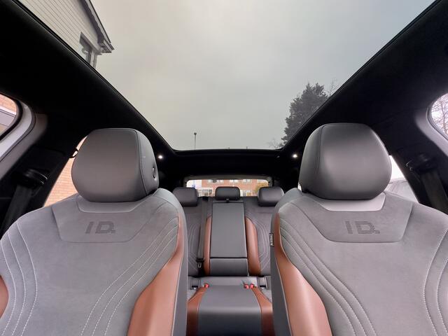 Volkswagen ID.4 MAX 77 kWh PANODAK LEDER NAVI CAMERA WARMTEPOMP APPLE-CARPLAY HEAD-UPP IQ-LIGHT LED 21 INCH-LMV PDC