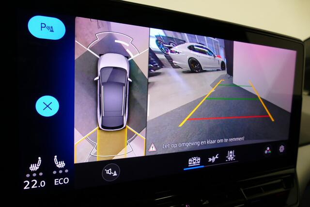 Volkswagen ID.4 First Max 77 kWh / Panoramadak / Matrix LED IQ.Light / Elektr. verstelbare voorstoelen + memory / HUD Augmented Reality / Rondomzichtcamera / Apple Carplay - Android Auto / Stoelverwarming / 21'' LMV / Keyless / Achteruitrijcamera / Navigatie / Stuurwielv