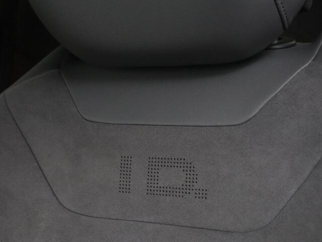 Volkswagen ID.4 First 77 kWh | Trekhaak | Stoel & stuurverwarming | Adaptive cruise | Camera | Carplay | Half leder | Navigatie | 20'' | Full LED | Keyless | Climate control | Sfeerverlichting