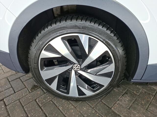 Volkswagen ID.4 First 77 kWh | Stoelverwarming | Stuurverwarming | Trekhaak | Adaptive Cruise Control | Navigatie | Apple Carplay | Keyless | Camera | Parkersensoren |