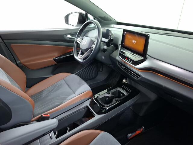 Volkswagen ID.4 First 77 kWh | Stoelverwarming | Stuurverwarming | Trekhaak | Adaptive Cruise Control | Navigatie | Apple Carplay | Keyless | Camera | Parkersensoren |