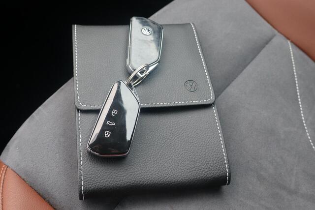 Volkswagen ID.4 First 77 kWh 89% SOH, Apple Carplay, Camera, Navigatie, Stoel- en Stuurverwarming, Adaptieve cruise control