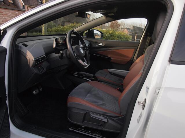 Volkswagen ID.4 First 77 kWh | SOH 90 % | Camera | Trekhaak | Sfeerverlichting | Apple Carplay |