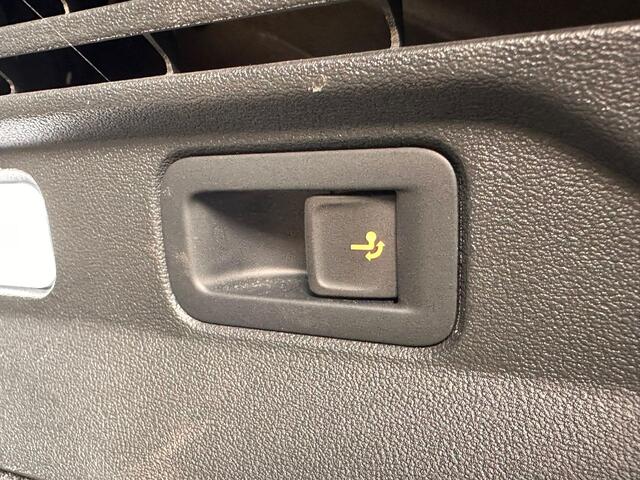 Volkswagen ID.4 First 77 kWh | SOH: 88,9% | Trekhaak | Leder Alcantara | Adaptive CC |