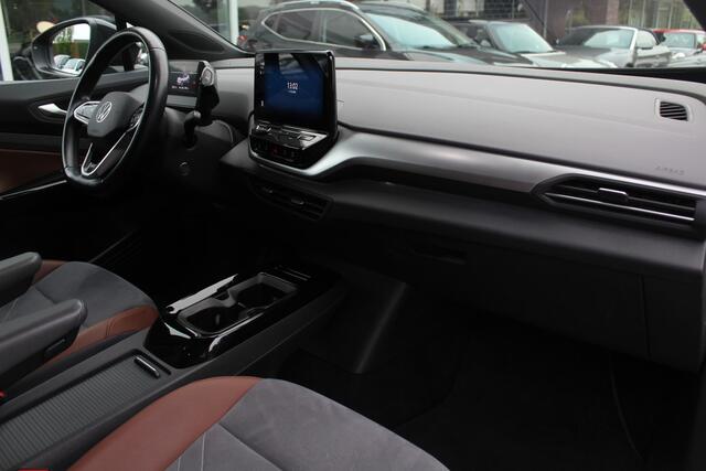 Volkswagen ID.4 First 77 kWh / Trekhaak / Camera / Apple CarPlay / DAB / 20'' / LED / Alcantara / Stoelverwarming / ACC