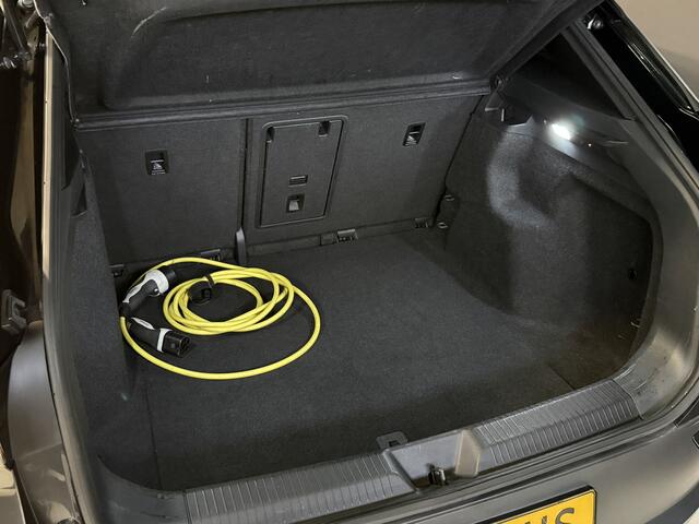 Volkswagen ID.4 First 77 kWh | Elek. Trekhaak | Warmtepomp | Apple Carplay | Camera