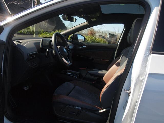 Volkswagen ID.4 Max 77 kWh | Panoramadak | Camera | Sfeerverlichting | Trekhaak | Apple Carplay |