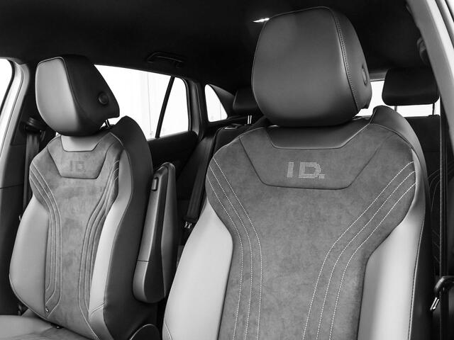 Volkswagen ID.4 Pro Limited Edition 77 kWh accu 286 PK · Trekhaak, elektrisch uitklapbaar · Achteruitrijcamera · Draadloze telefoonlader ·