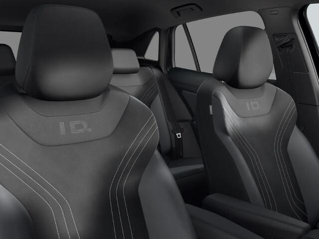 Volkswagen ID.4 Limited Edition 58 kWh accu 190 PK · Achteruitrijcamera · Voorstoelen verwarmbaar ·