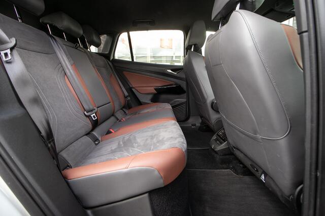 Volkswagen ID.4 1st 77 kWh | Camera | Android Apple Carplay | Adapt Cruise |