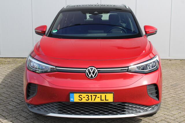 Volkswagen ID.4 Pure 52kWh ELEKTRISCH. Serieus nette en mooie VW ID.4 ! Autm. airco dual, stoelverwarming, LM wielen met AllSeason banden, metallic lak Two tone, trekhaak, LED verlichting, parkeersensoren, navigatie, telefoonvoorb., leer/alcantara bekleding etc.