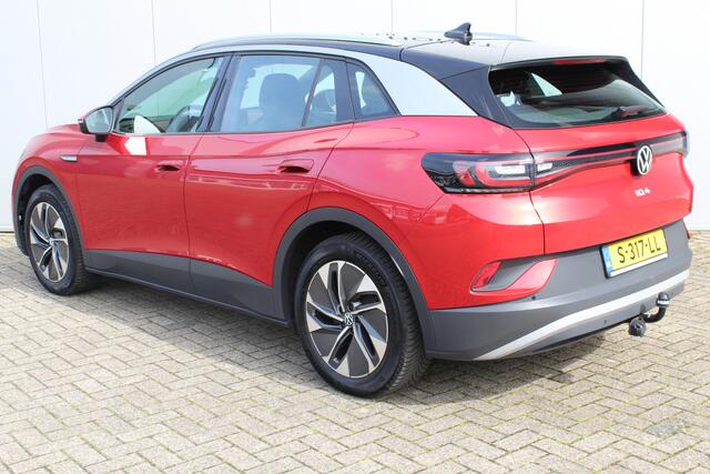 Volkswagen ID.4 Pure 52kWh ELEKTRISCH. Serieus nette en mooie VW ID.4 ! Autm. airco dual, stoelverwarming, LM wielen met AllSeason banden, metallic lak Two tone, trekhaak, LED verlichting, parkeersensoren, navigatie, telefoonvoorb., leer/alcantara bekleding etc.