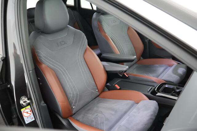 Volkswagen ID.4 First Max 204pk 77 kWh Trekhaak 360Camera Panoramadak Head-Up Memory Stoelverwarming Navigatie