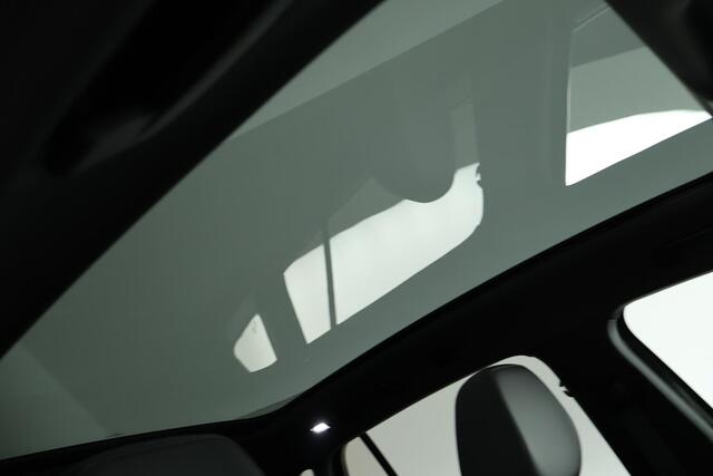 Volkswagen ID.4 First Max 204pk 77 kWh Trekhaak 360Camera Panoramadak Head-Up Memory Stoelverwarming Navigatie