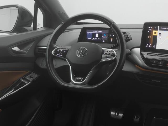 Volkswagen ID.4 First 77 kWh | CAMERA | ADAPTIVE | STOEL- EN STUURVERW. | WARMTEPOMP | TREKHAAK