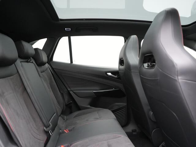 Volkswagen ID.4 GTX 4Motion 77 kWh 299pk Dealer O.H. | Panodak | Adaptive Cruise | Head Up | 360 Camera | Alcantara Sportstoelen Massage & Memory | IQ Light | Sfeerverlichting | Keyless | Blis | Stoelen & Stuur Verwarmd | Apple Carplay |