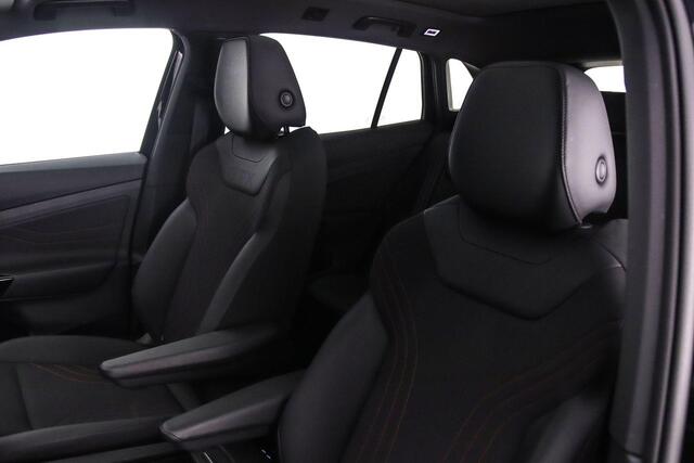 Volkswagen ID.4 GTX 340pk Automaat Panoramadak, LED matrix koplampen, Adaptive cruise control, 360 camera, Achteruitrijcamera, Navigatie, Elektrische achterklep