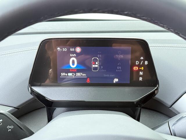 Volkswagen ID.4 Pro Limited Edition Plus 77 kWh accu 286pk | Assistance Plus pakket met o.a. Area View, Travel Assist en Trained Park Assist | Trekhaak wegklapbaar | Panoramadak | LED Matrix | Elektr. achterklep |