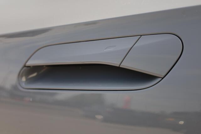 Volkswagen ID.4 Pro Limited Edition 77 kWh Black Pack leder / alcantara achteruitrijcamera navigatie stoel en stuurwiel verwarming 19" LMV keyless enntry ACC