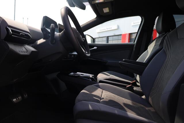 Volkswagen ID.4 Pro Limited Edition 77 kWh Black Pack leder / alcantara achteruitrijcamera navigatie stoel en stuurwiel verwarming 19" LMV keyless enntry ACC