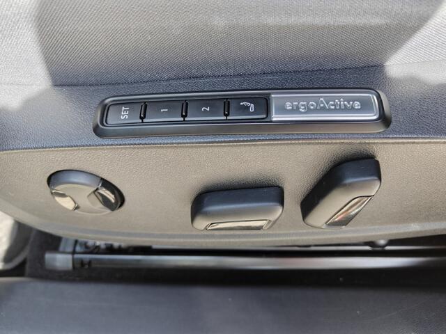 Volkswagen ID.4 First Max 77 kWh / Trekhaak / Warmtepomp / Panodak / 21" LM / Carplay / HU display