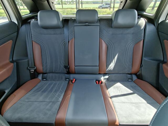 Volkswagen ID.4 First Max 77 kWh / Trekhaak / Warmtepomp / Panodak / 21" LM / Carplay / HU display